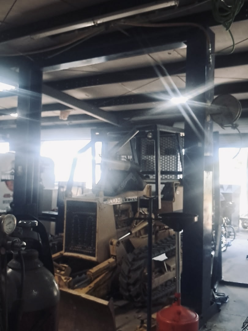 Hydraulic hose and equipment at Western Skies